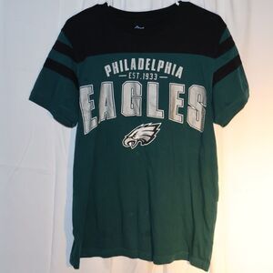 Philadelphia Eagles logo T shirt, Size Men's Small, made in China.